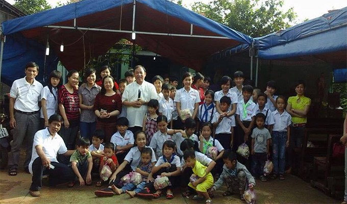 Ủi an người bằng câu kinh, việc thiện