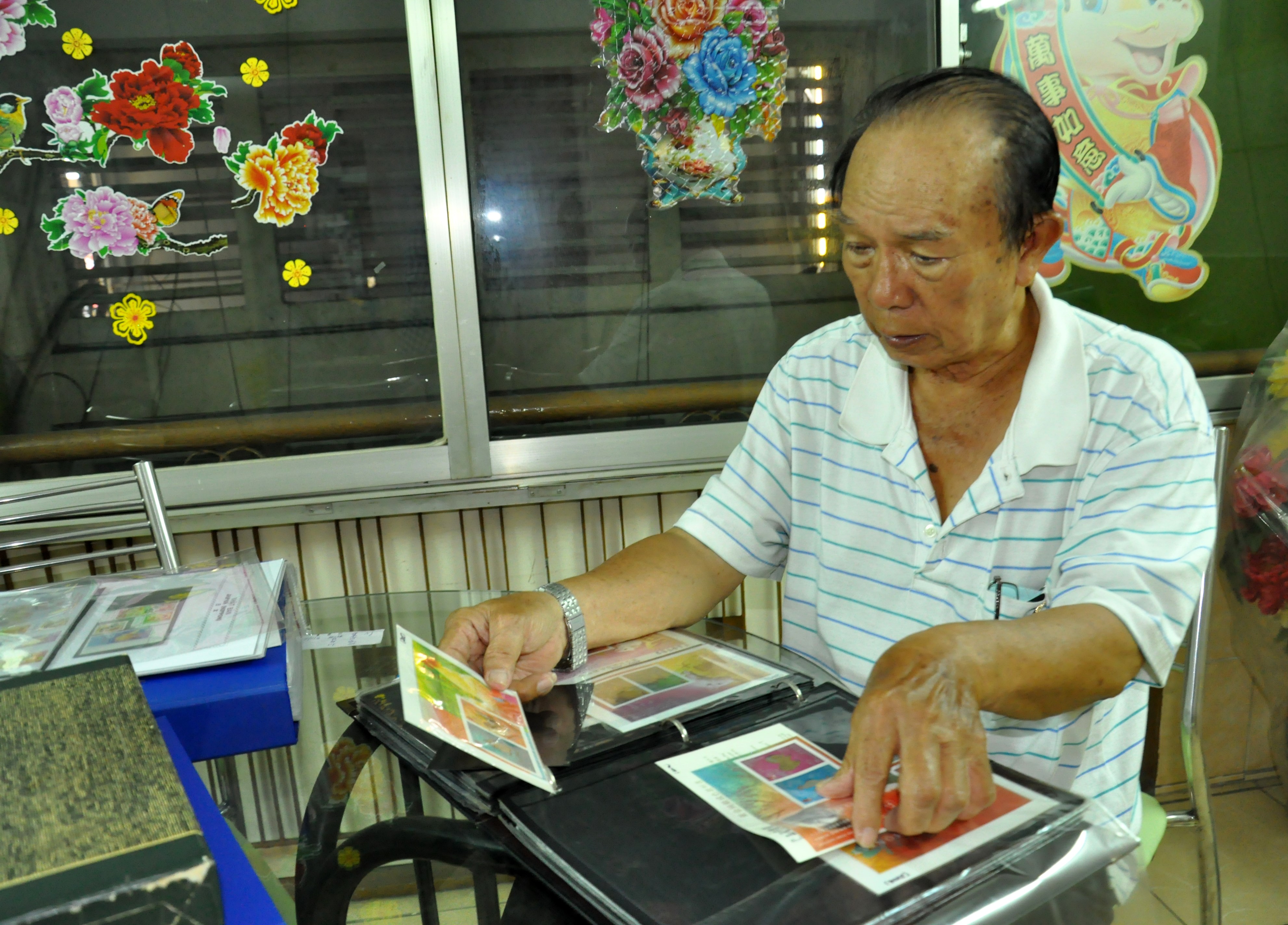Kim “sư phụ” Vua sưu tầm tem 12 con Giáp