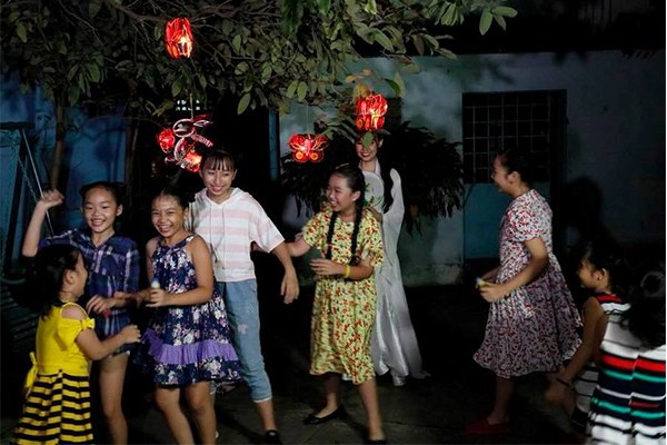 Cho con một mùa trăng đẹp