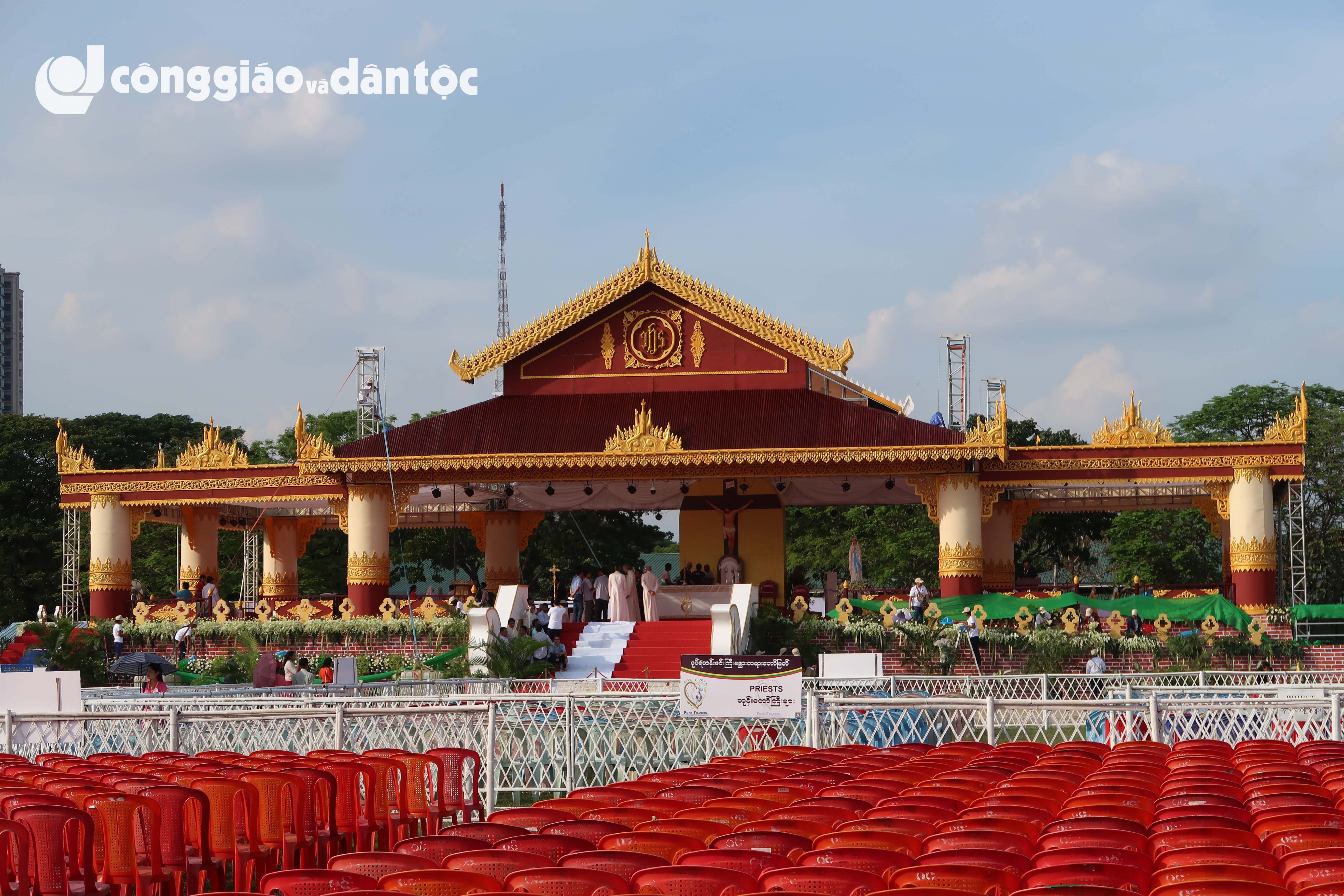 Tất bật chuẩn bị thánh lễ của Đức Giáo Hoàng tại Yangon, Myanmar
