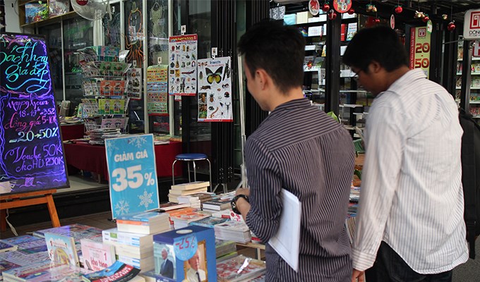 Cuối năm, sách rộn ràng mời gọi...