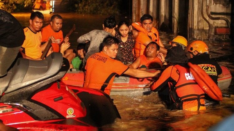 Đức Giáo Hoàng cầu nguyện cho nạn nhân bão Tembin ở Philippines