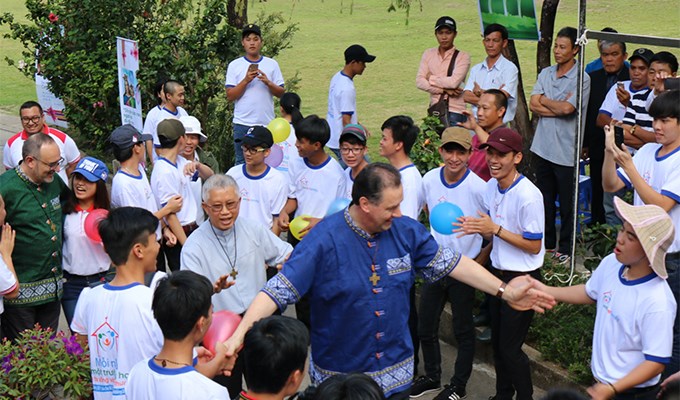 Cha bề trên cả dòng Don Bosco với giới trẻ Đà Lạt