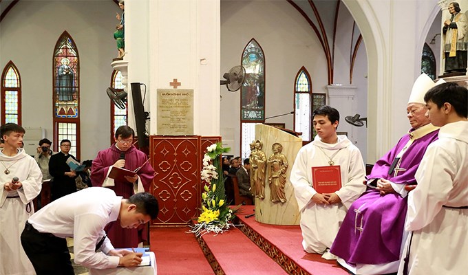Ghi danh và tuyển chọn dự tòng