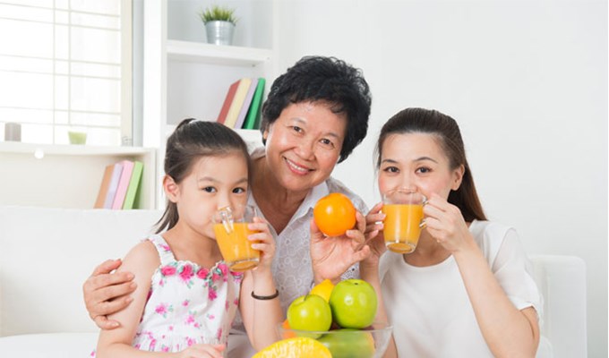 Uống nước ép  hay ăn trái cây?