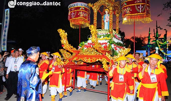 Cung nghinh Đức Mẹ La Vang