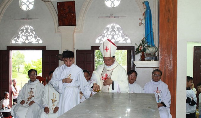 Khánh thành và làm phép nhà thờ giáo họ Rú Voi