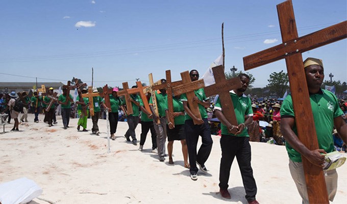 Giới trẻ Madagascar noi gương Ðức Maria
