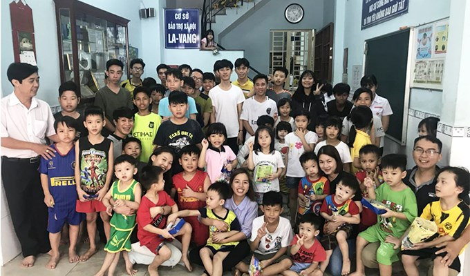 Không ít người đi tìm Lazarô...