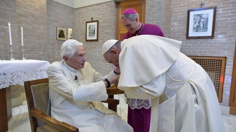 Đức Phanxicô và Đức Bênêđictô XVI viết thư ủng hộ Quỹ Ratzinger