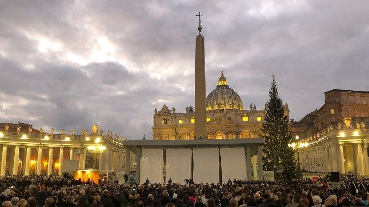 Vatican khánh thành hang đá làm từ cát