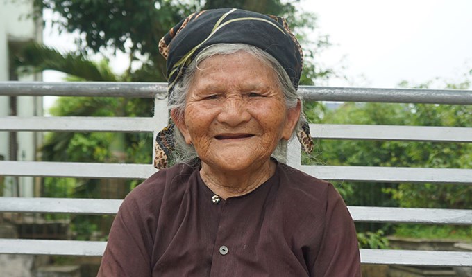 Yêu người bằng việc nhỏ bé