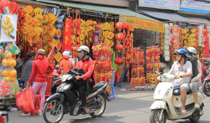 Ði chợ Tết cùng vợ