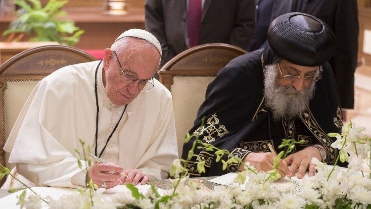 Đức Thượng phụ Tawadros II chúc mừng lễ Phục Sinh Đức Phanxicô