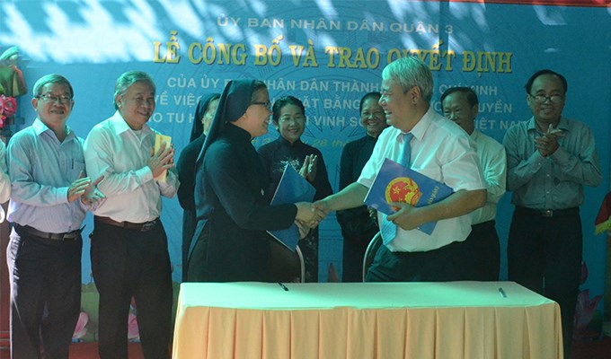 Giao tặng mặt bằng cho tu hội Nữ tử Bác ái Vinh Sơn