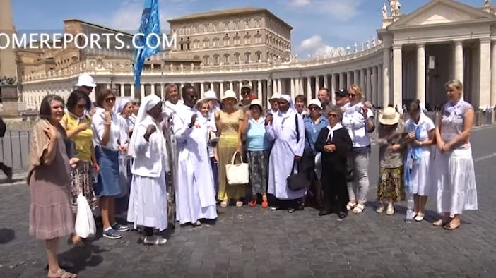 19 năm tham dự thánh lễ Kính Thánh Tâm tại Vatican