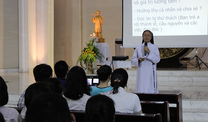 “Chúa là sức mạnh  đỡ nâng con”
