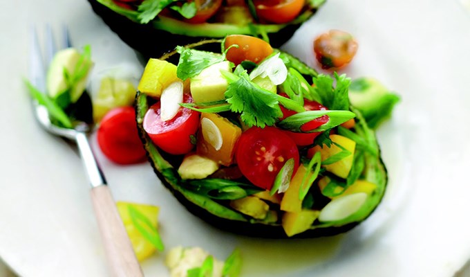 Giảm cân giải nhiệt cùng salad bơ