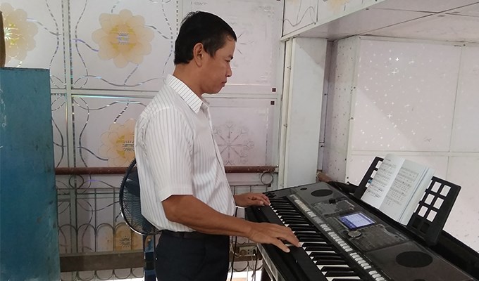 Gởi trọn tuổi trẻ vào tiếng đàn dâng Chúa