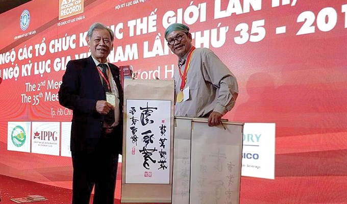 Chúa Hài Đồng và con heo mọi
