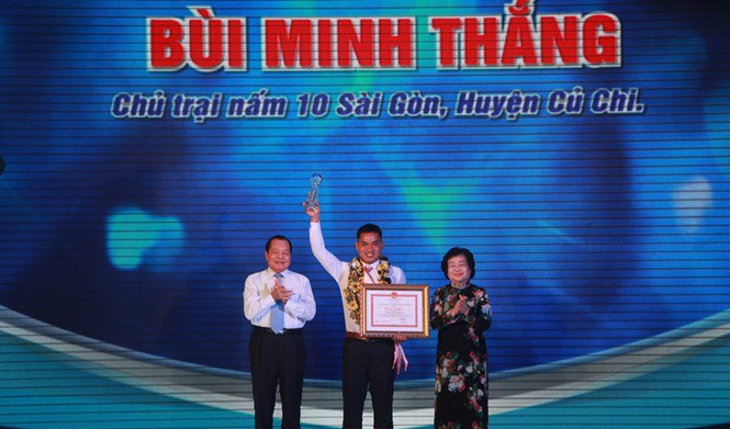 Hành trình cõng nấm ra đảo