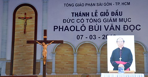 Chuẩn bị cho lễ giỗ đầu của Đức cố TGM Phaolô Bùi Văn Đọc