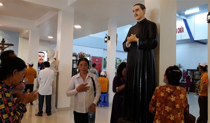 “Hãy lên đường với  con tim và đôi chân cha Trương Bửu Diệp”