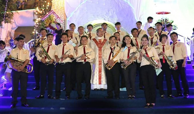 Lửa nhiệt tình ở một hội kèn đồng hương