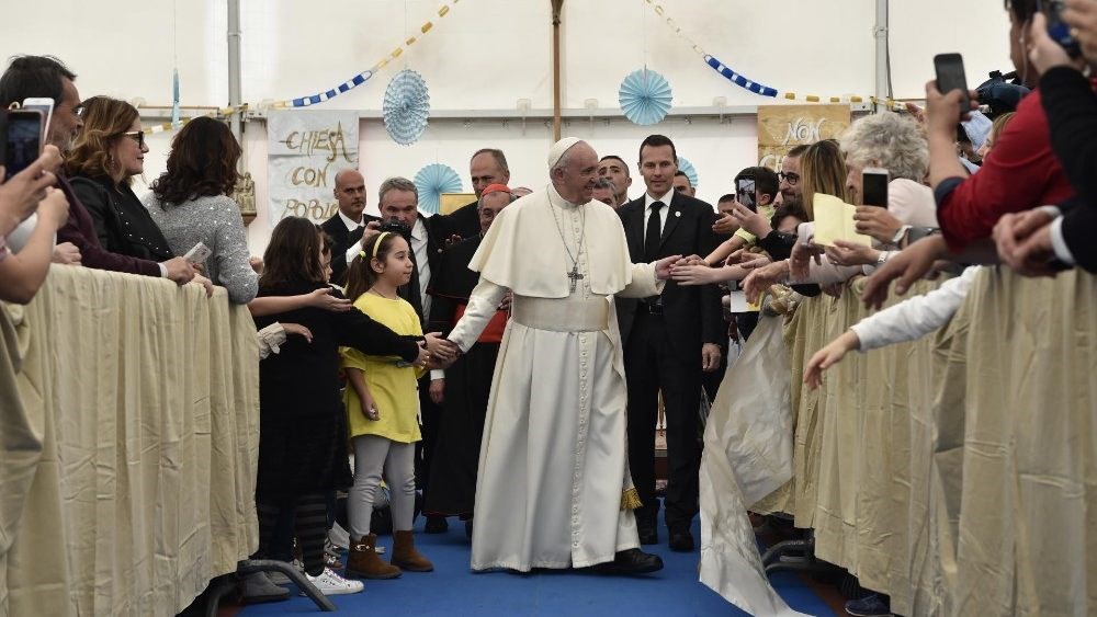 Đức Phanxicô thăm giáo xứ San Giulio Papa, Rome