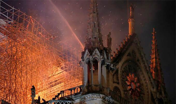 Tuần Thánh buồn của nước Pháp