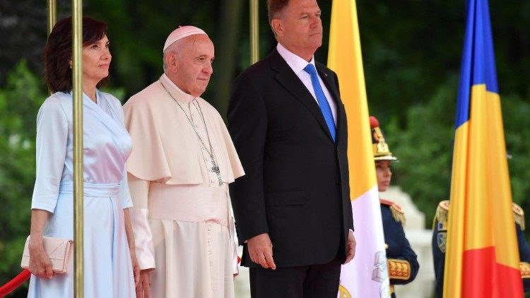 Đức Giáo Hoàng tông du Romania
