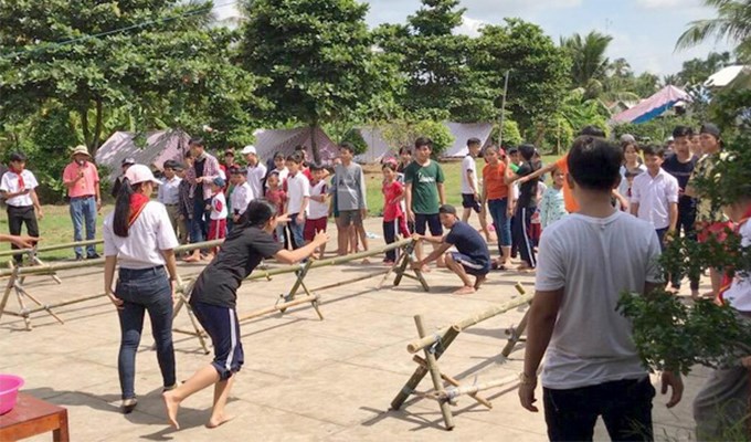 Xóm đạo quê  trong lòng người xa xứ