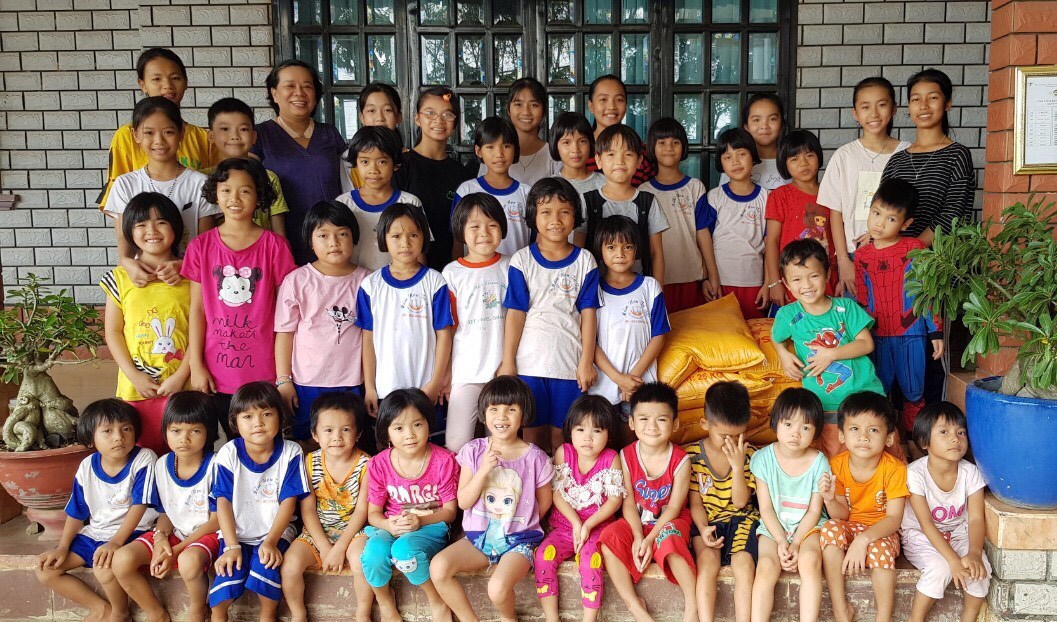 Cô giáo hưu và gian hàng quần áo 0 đồng