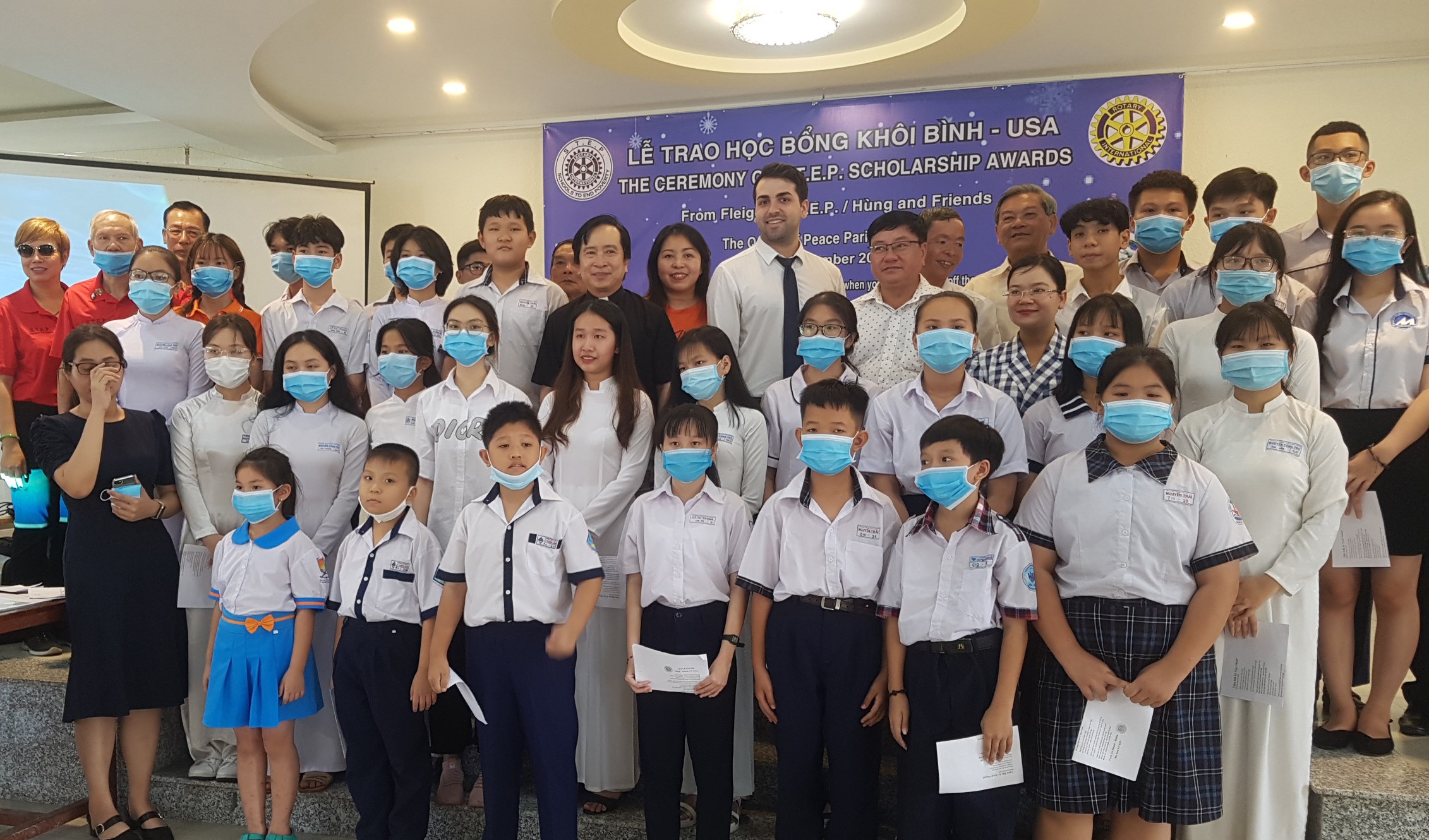 Học bổng Khôi Bình nâng bước học sinh nghèo
