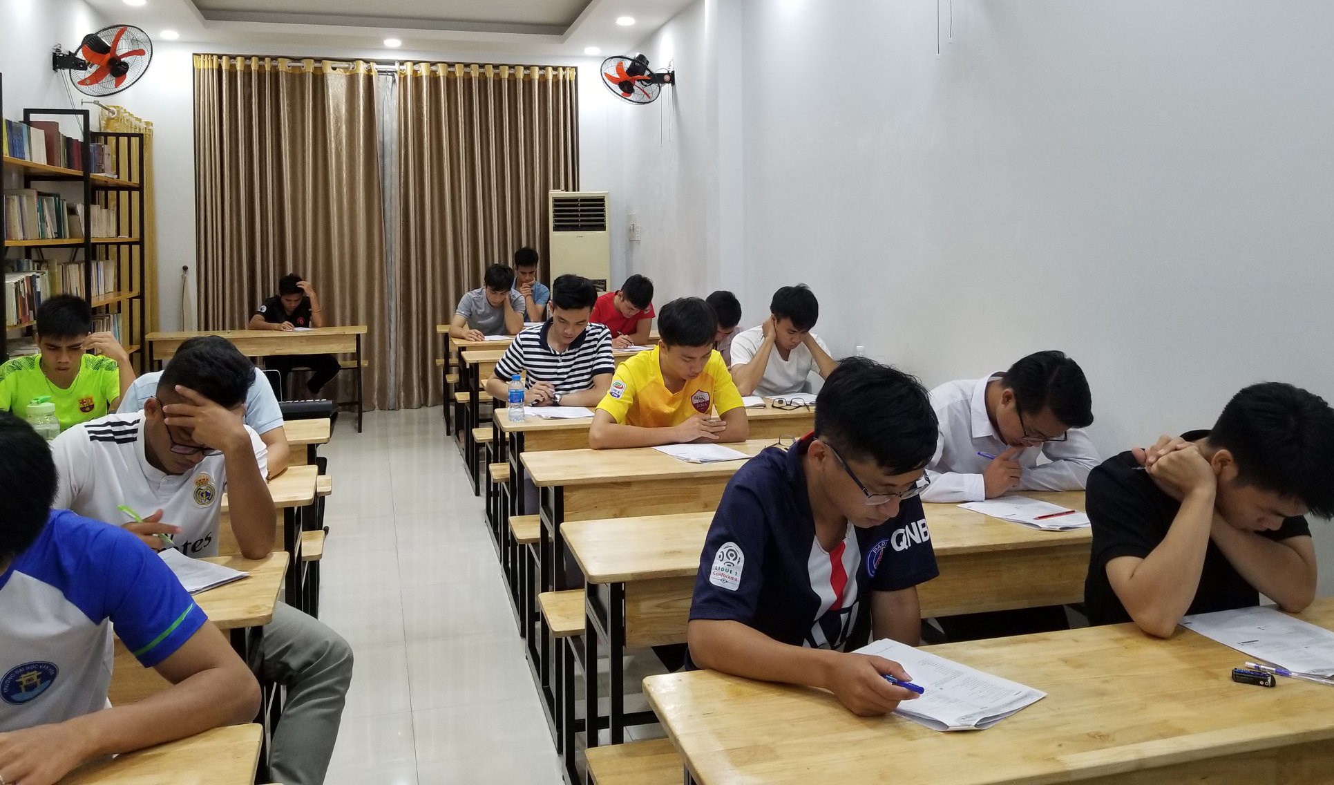 Khi các tu sinh đến giảng đường đại học