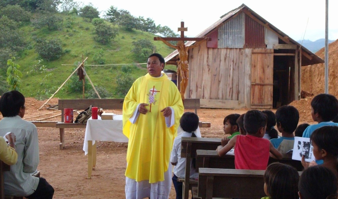 Dấu chân “người thợ xây”
