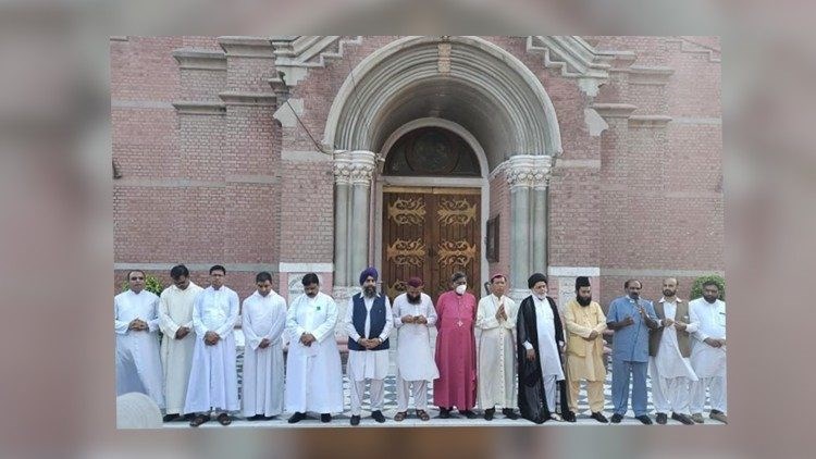Pakistan cho phép mở cửa nơi thờ phượng trở lại