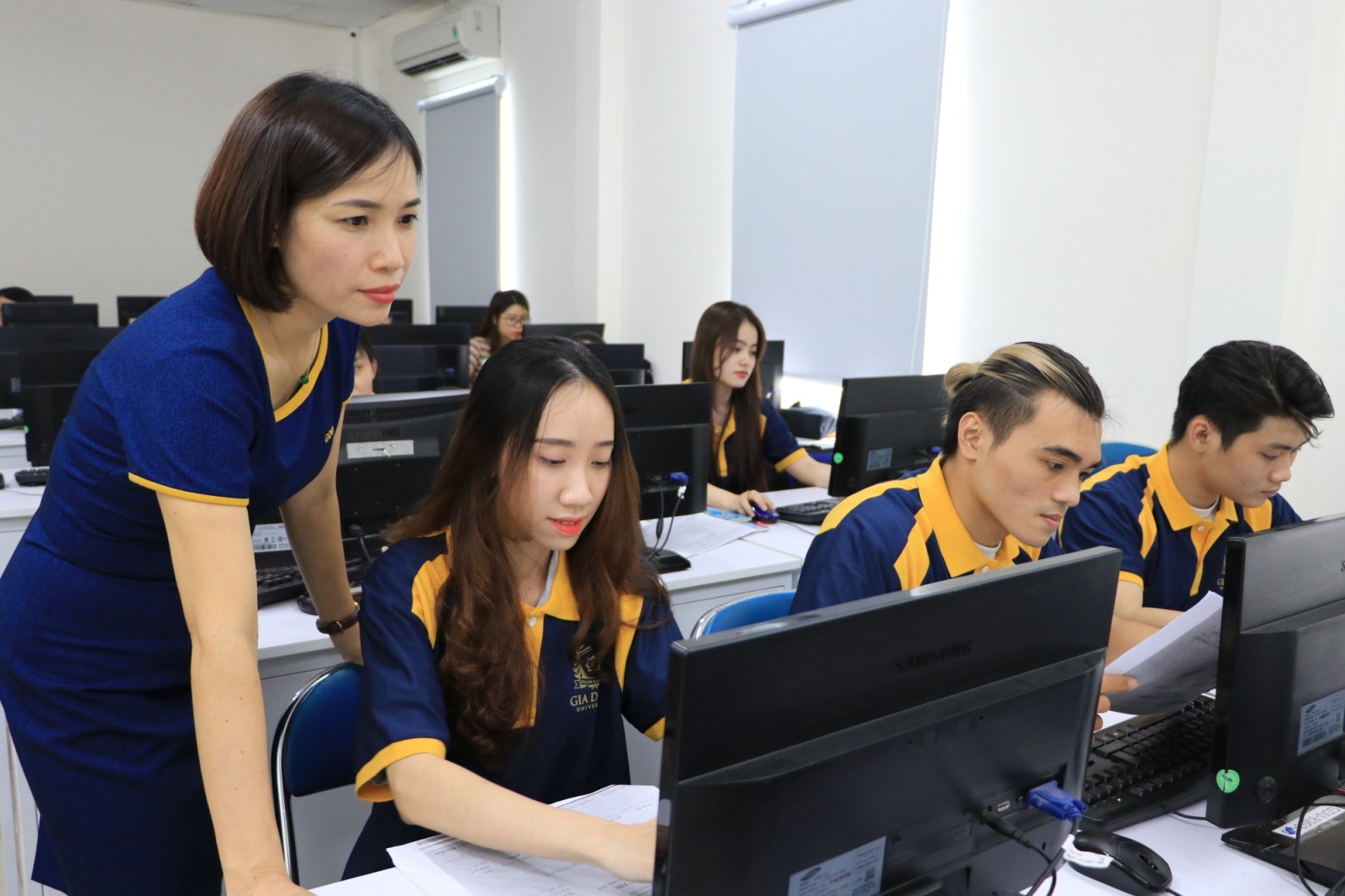 Top ngành học khát nhân sự có học phí “dễ thở” tại Đại học Gia Định năm 2021