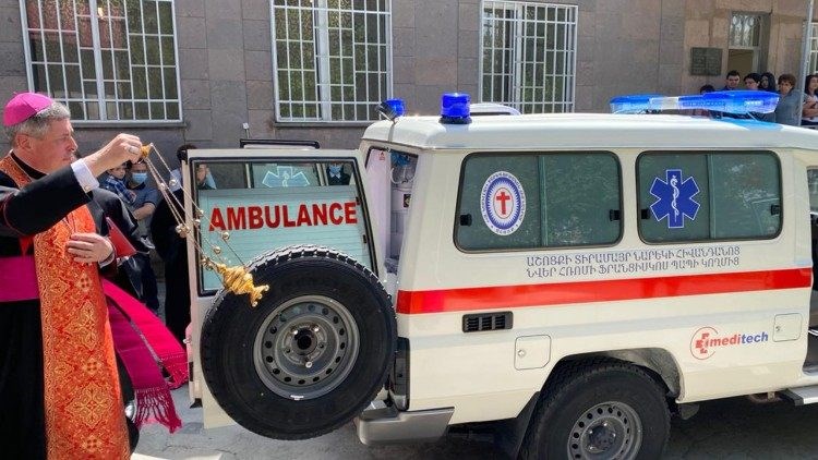 Đức Thánh Cha tặng thiết bị y tế cho Armenia