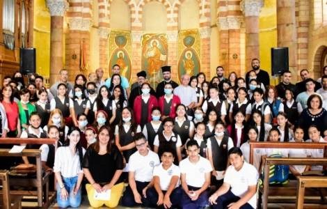 Các Kitô hữu trẻ cầu nguyện cho hòa bình ở Giêrusalem