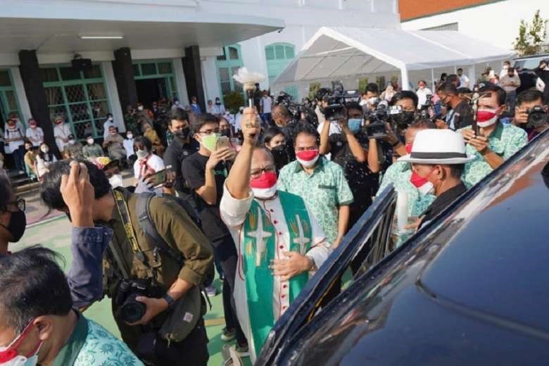 Dòng Ursuline lập đội xe tiêm chủng lưu động ở Indonesia