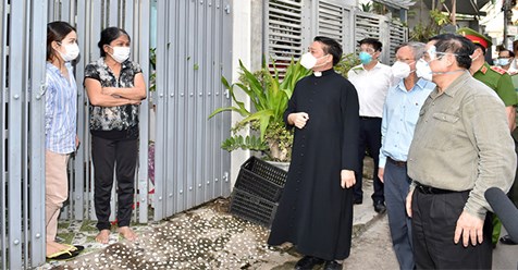Thủ tướng Phạm Minh Chính thăm giáo xứ Tân Mai