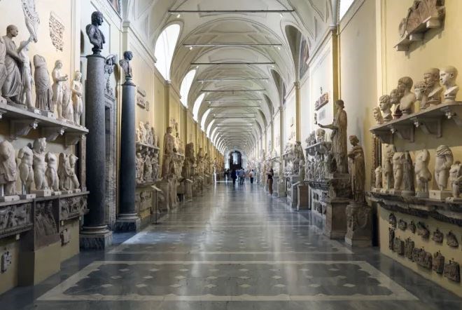 Du khách Mỹ đập vỡ tượng ở bảo tàng Vatican