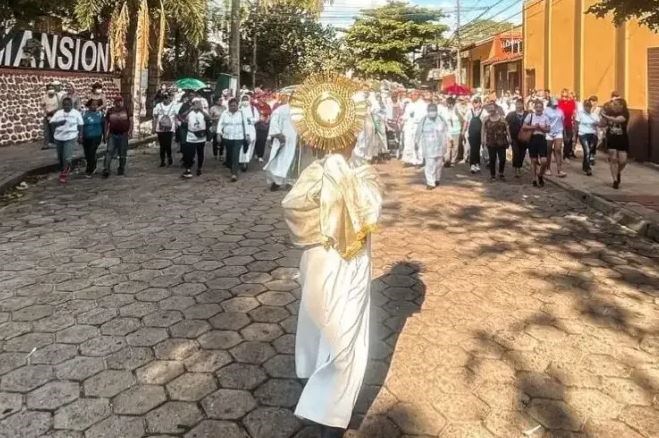 Các tín hữu Công giáo cầu nguyện hòa bình cho Bolivia