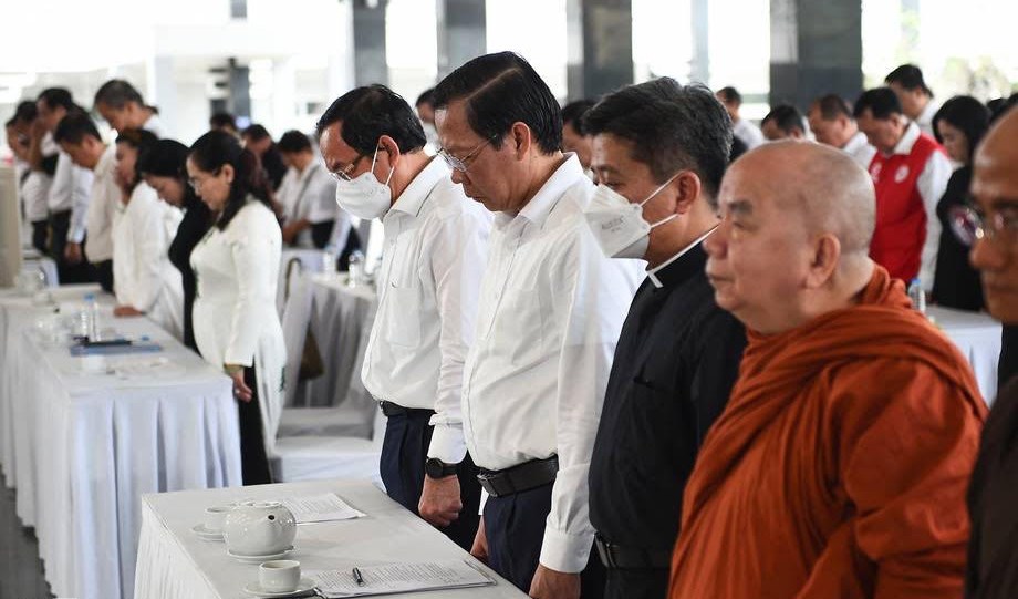 Tưởng niệm đồng bào, cán bộ, chiến sĩ hy sinh, tử vong trong đại dịch