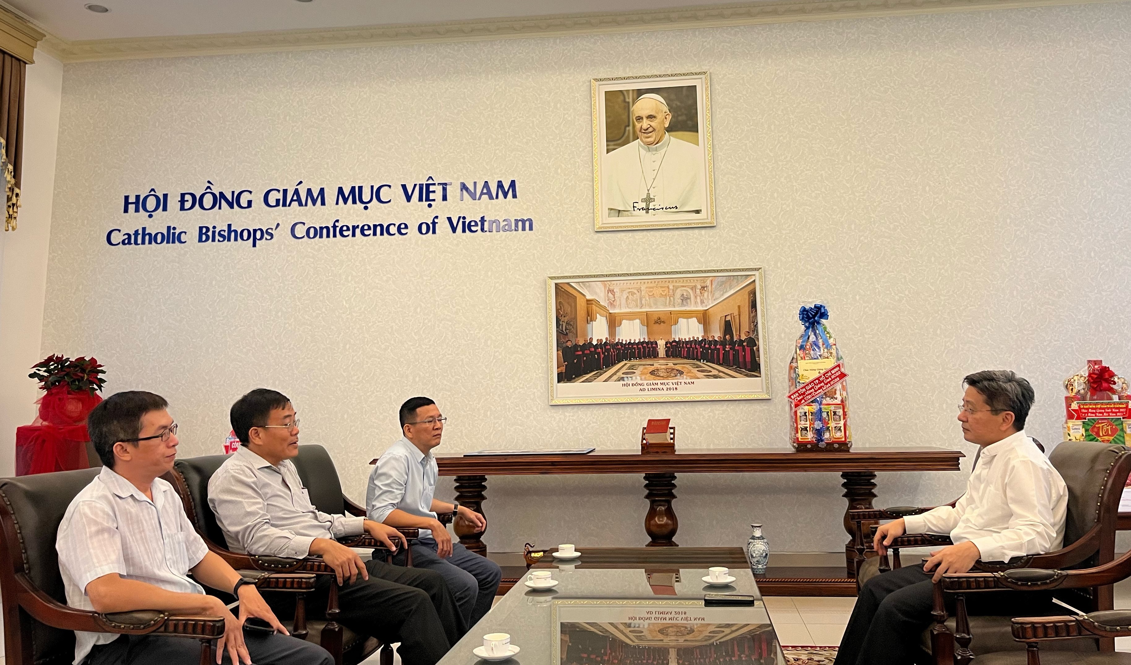 Chúc mừng Giáng Sinh tại văn phòng HÐGMVN