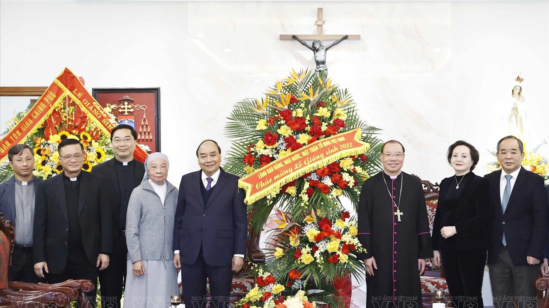 Chủ tịch nước Nguyễn Xuân Phúc chúc mừng Giáng Sinh Tổng Giáo phận Hà Nội và Ủy ban Đoàn kết Công giáo Việt Nam