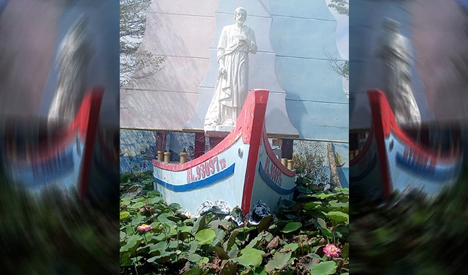 Tượng Thánh Phêrô ở nhà thờ Gành Hào