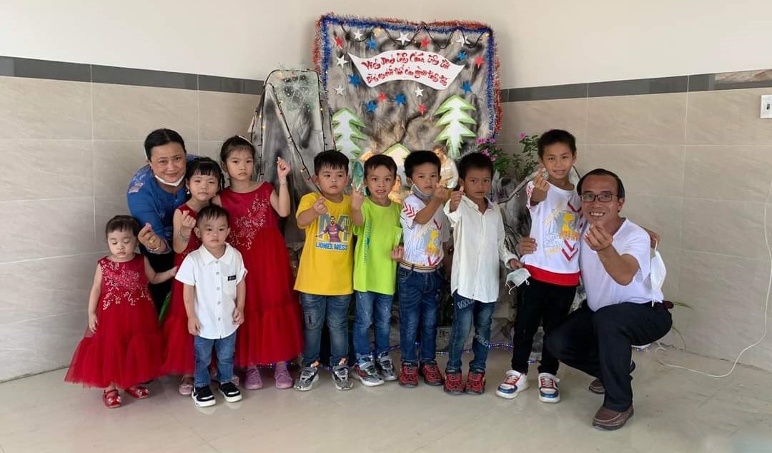 Ngày vui ở mái ấm Mong Thọ
