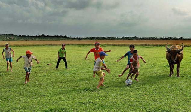Ðội đá banh năm xưa ở quê nhà